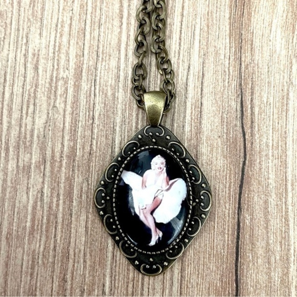 Marilyn Monroe Antique Style Necklace, Vintage Look, NWT